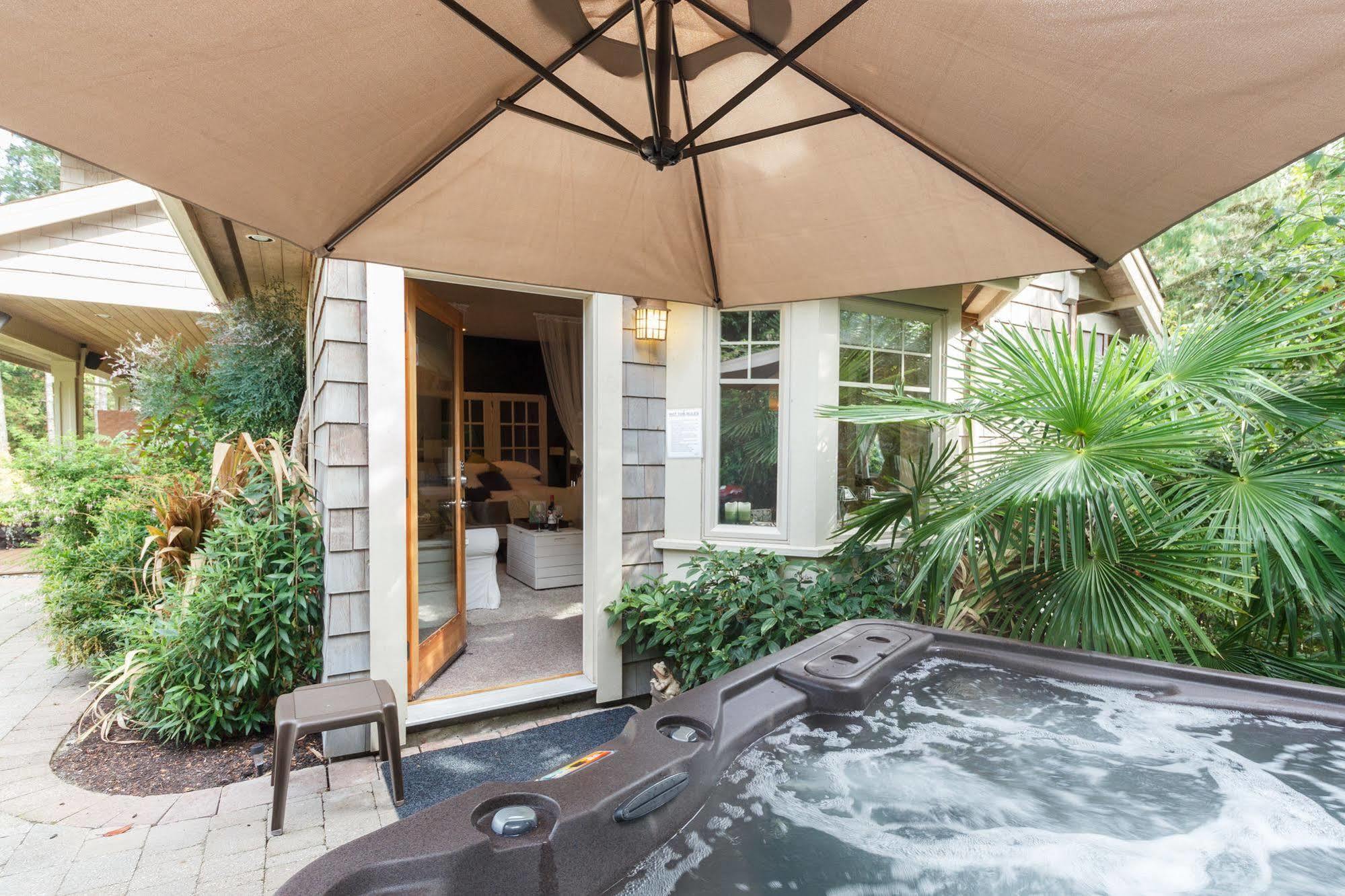 Amara Bed & Breakfast (Adults Only) Sidney Exterior photo