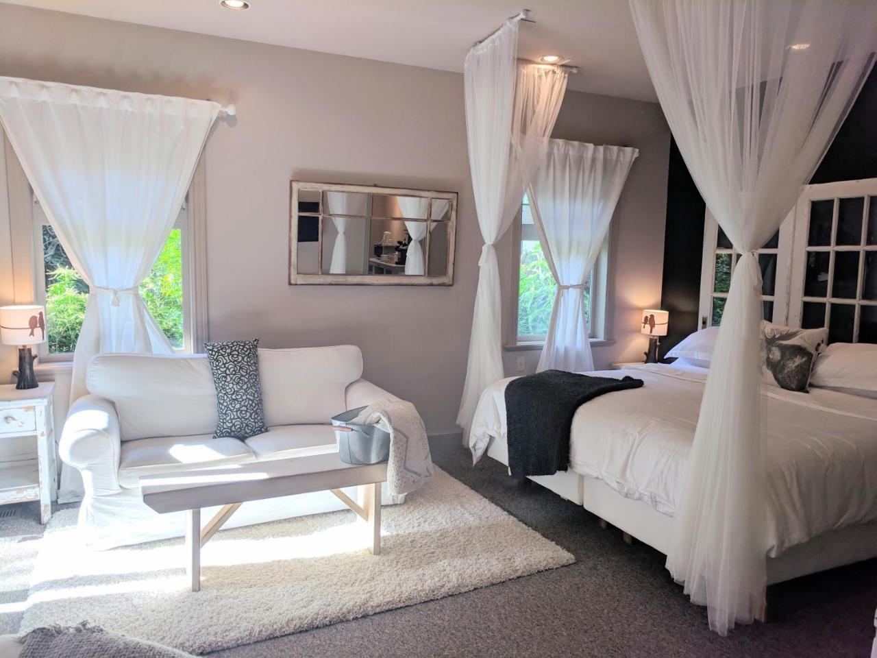 Amara Bed & Breakfast (Adults Only) Sidney Exterior photo